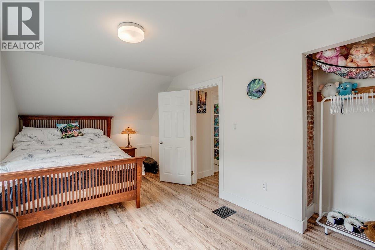 1667 CEDAR Avenue, Trail