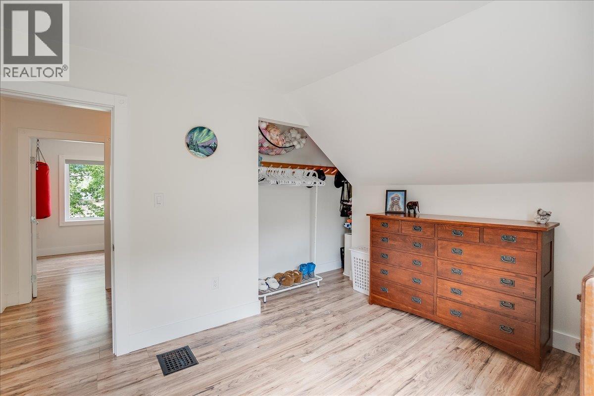 1667 CEDAR Avenue, Trail