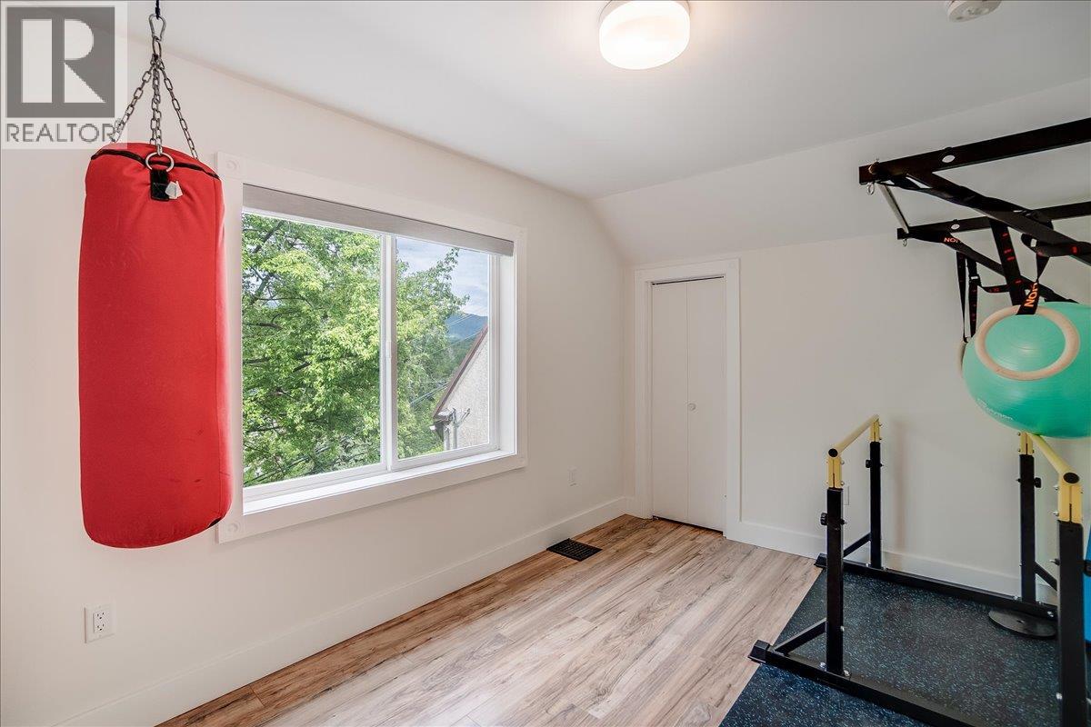 1667 CEDAR Avenue, Trail