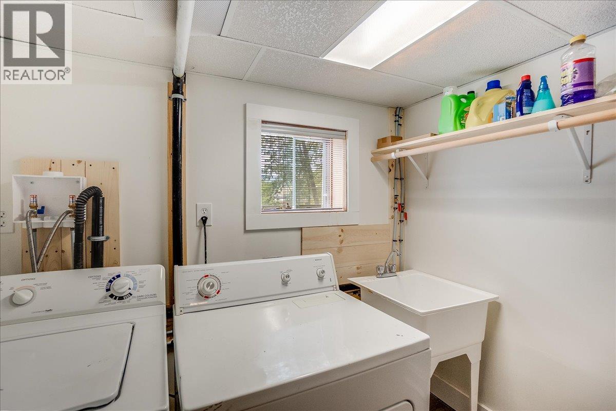 1667 CEDAR Avenue, Trail