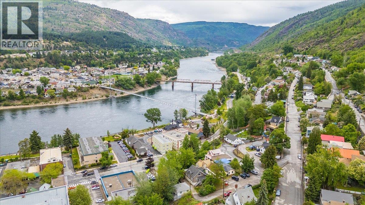 1667 CEDAR Avenue, Trail