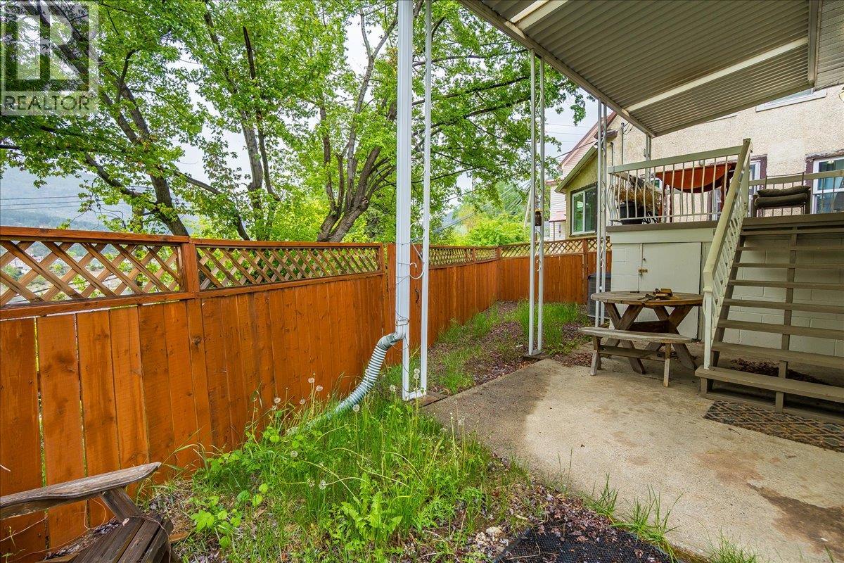 1667 CEDAR Avenue, Trail