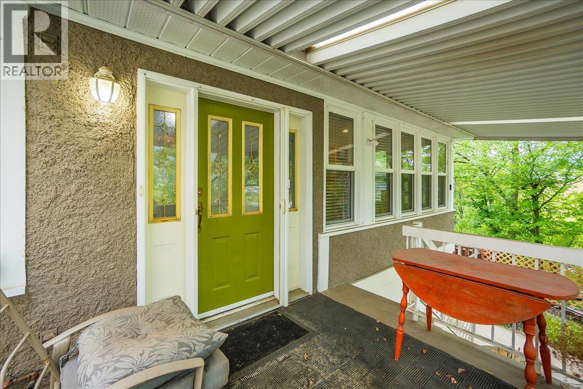 1667 CEDAR Avenue, Trail