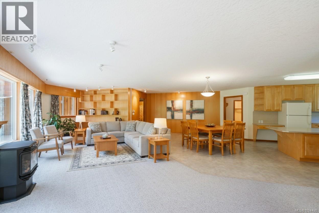 321 Mill Rd, Qualicum Beach