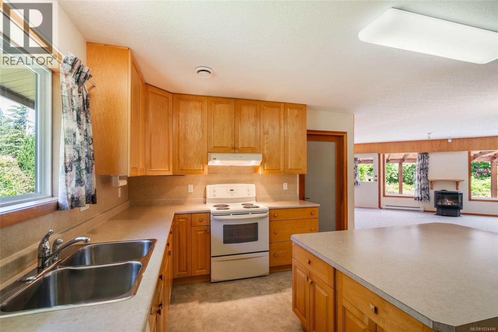 321 Mill Rd, Qualicum Beach