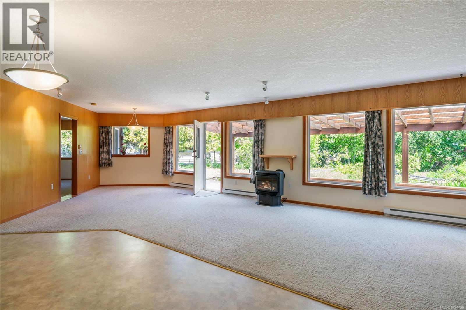 321 Mill Rd, Qualicum Beach