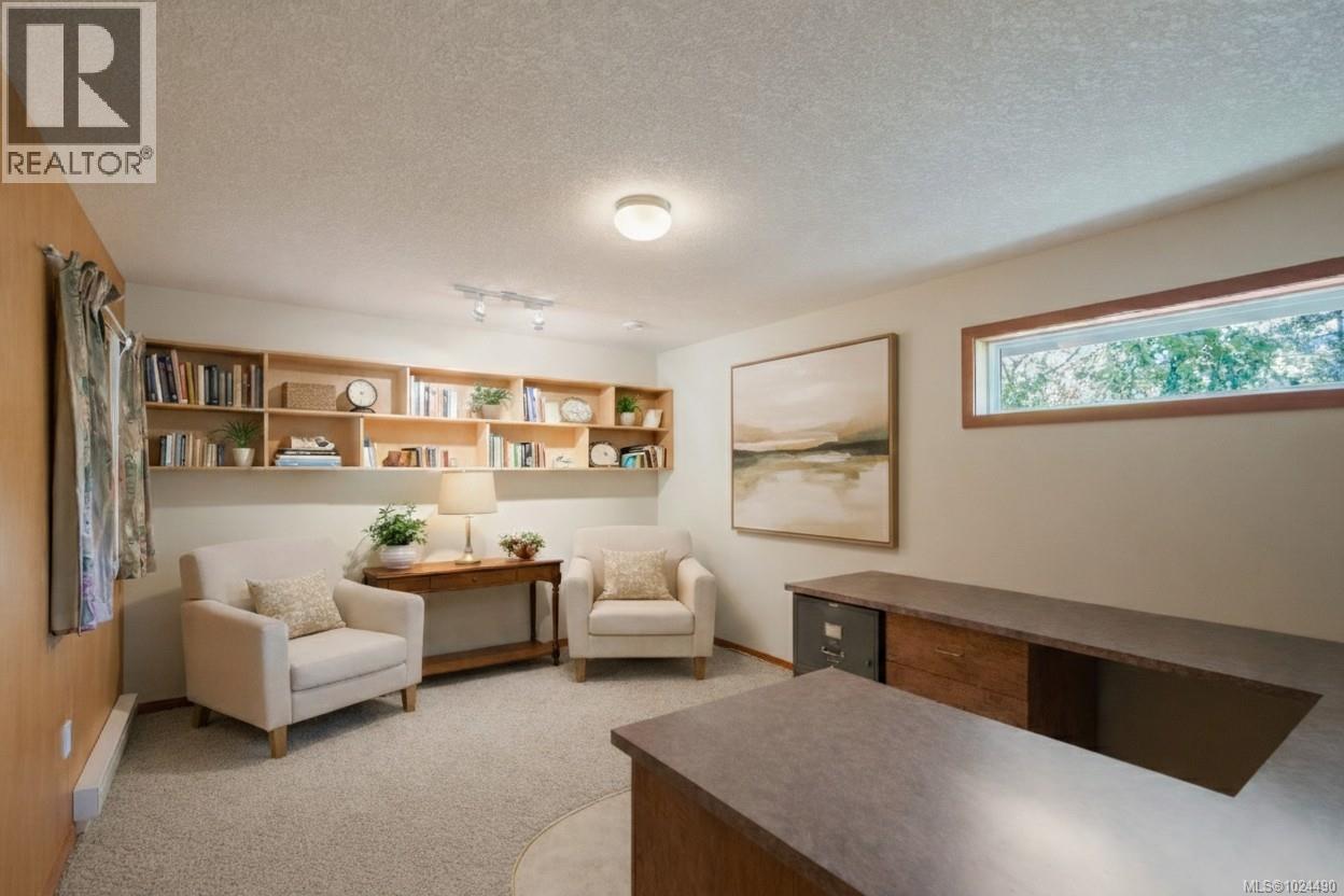 321 Mill Rd, Qualicum Beach