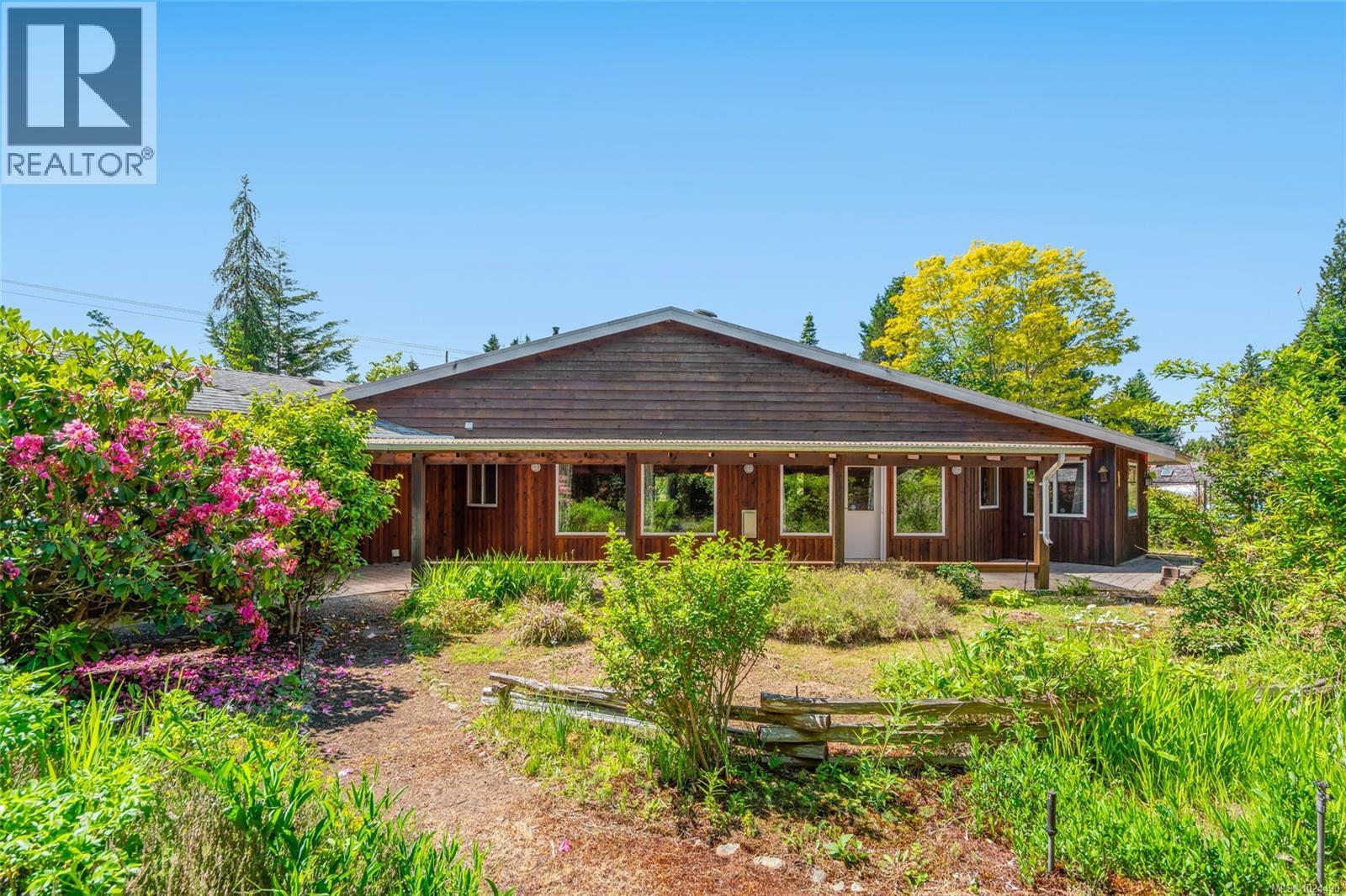 321 Mill Rd, Qualicum Beach