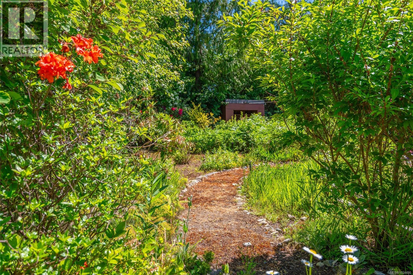 321 Mill Rd, Qualicum Beach