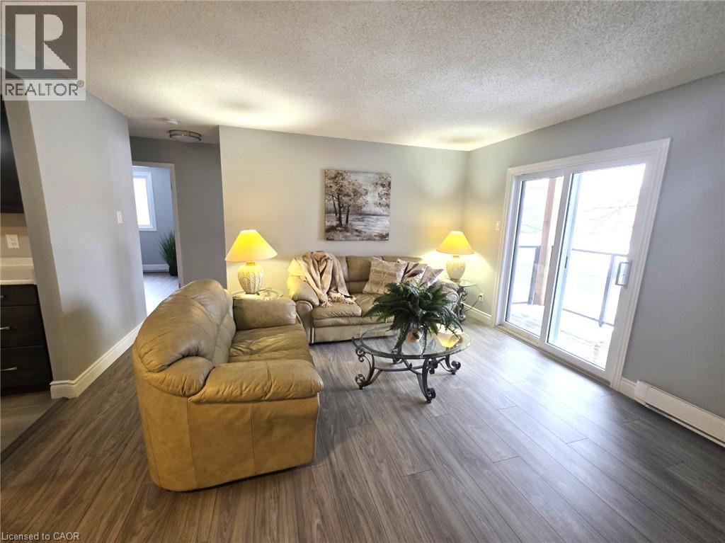 #106 565 GREENFIELD AVENUE - 21