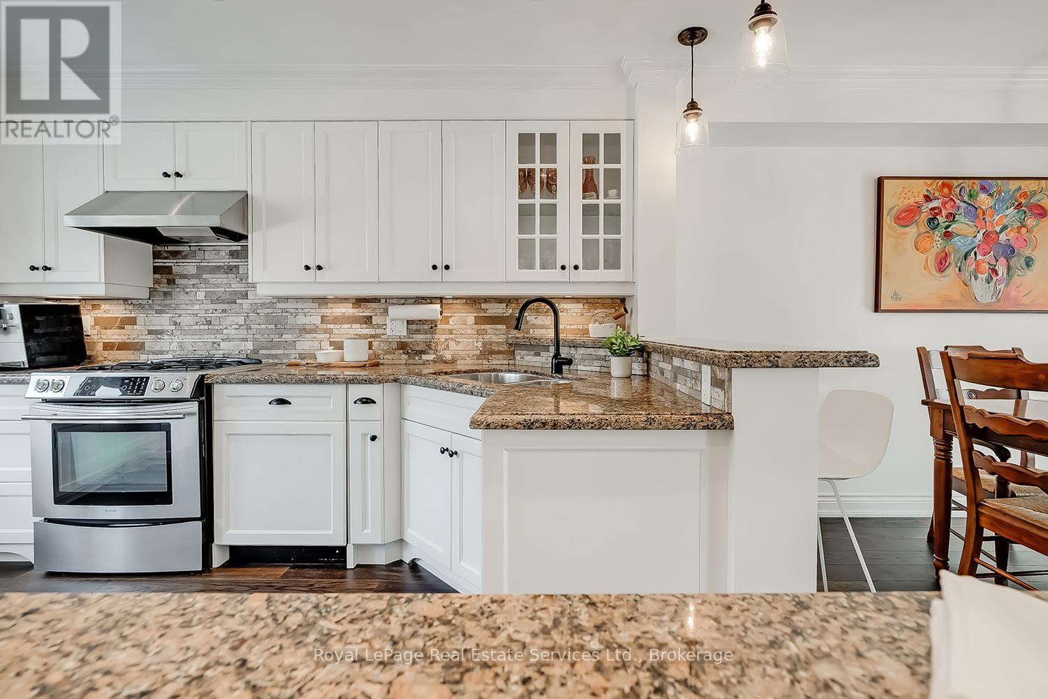 10 NORMANDY PLACE - Photo 4 of 40, Oakville (CO Central), Ontario