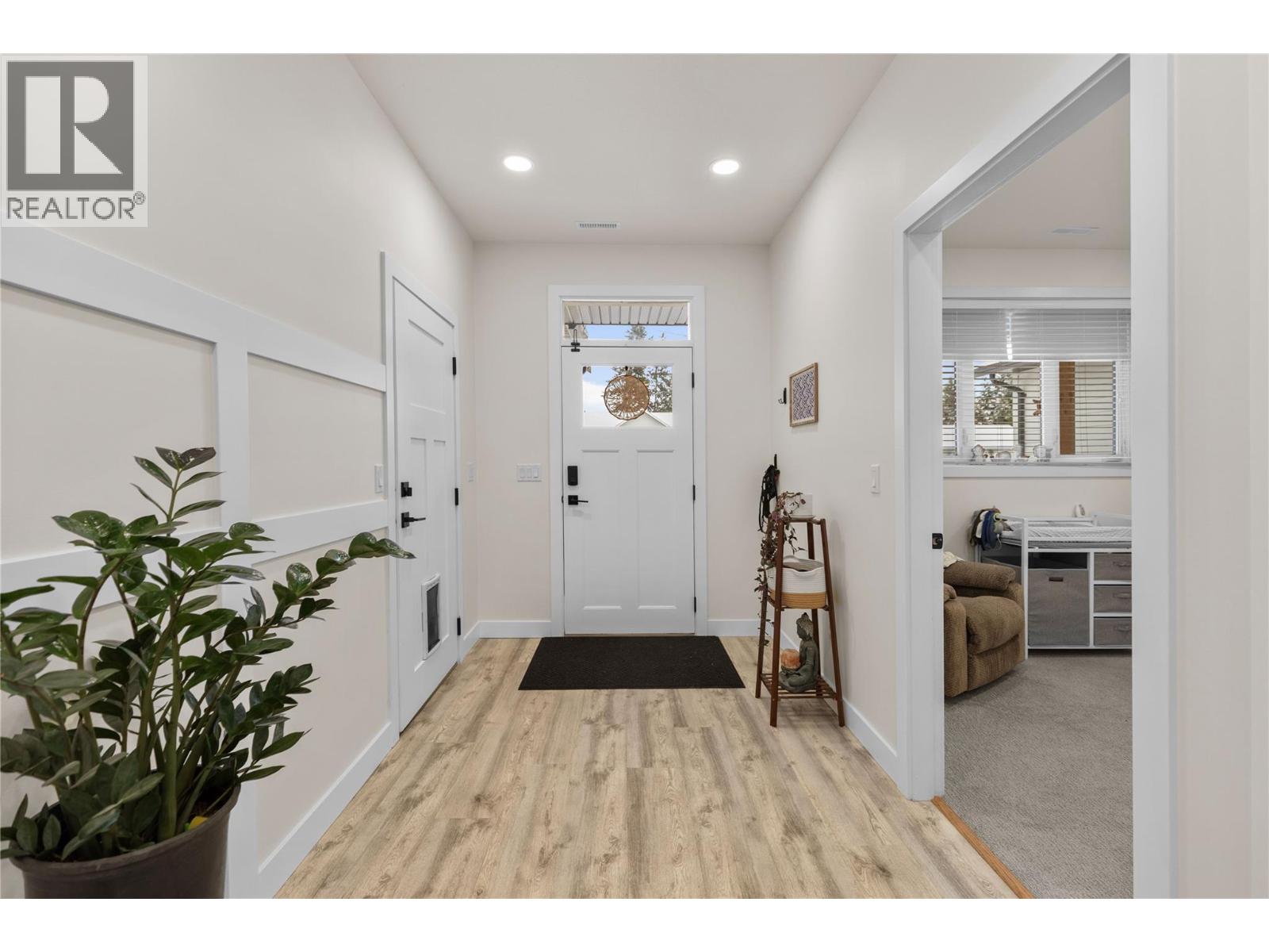 518 ORIOLE Way, Barriere