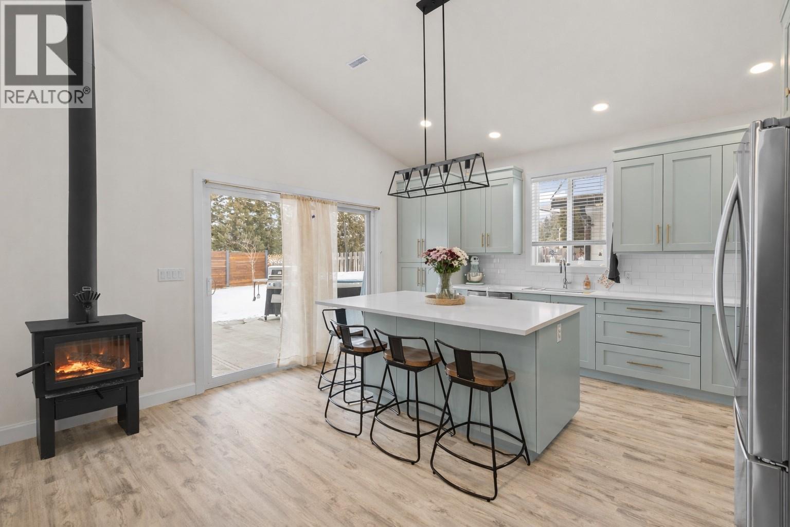 518 ORIOLE Way, Barriere