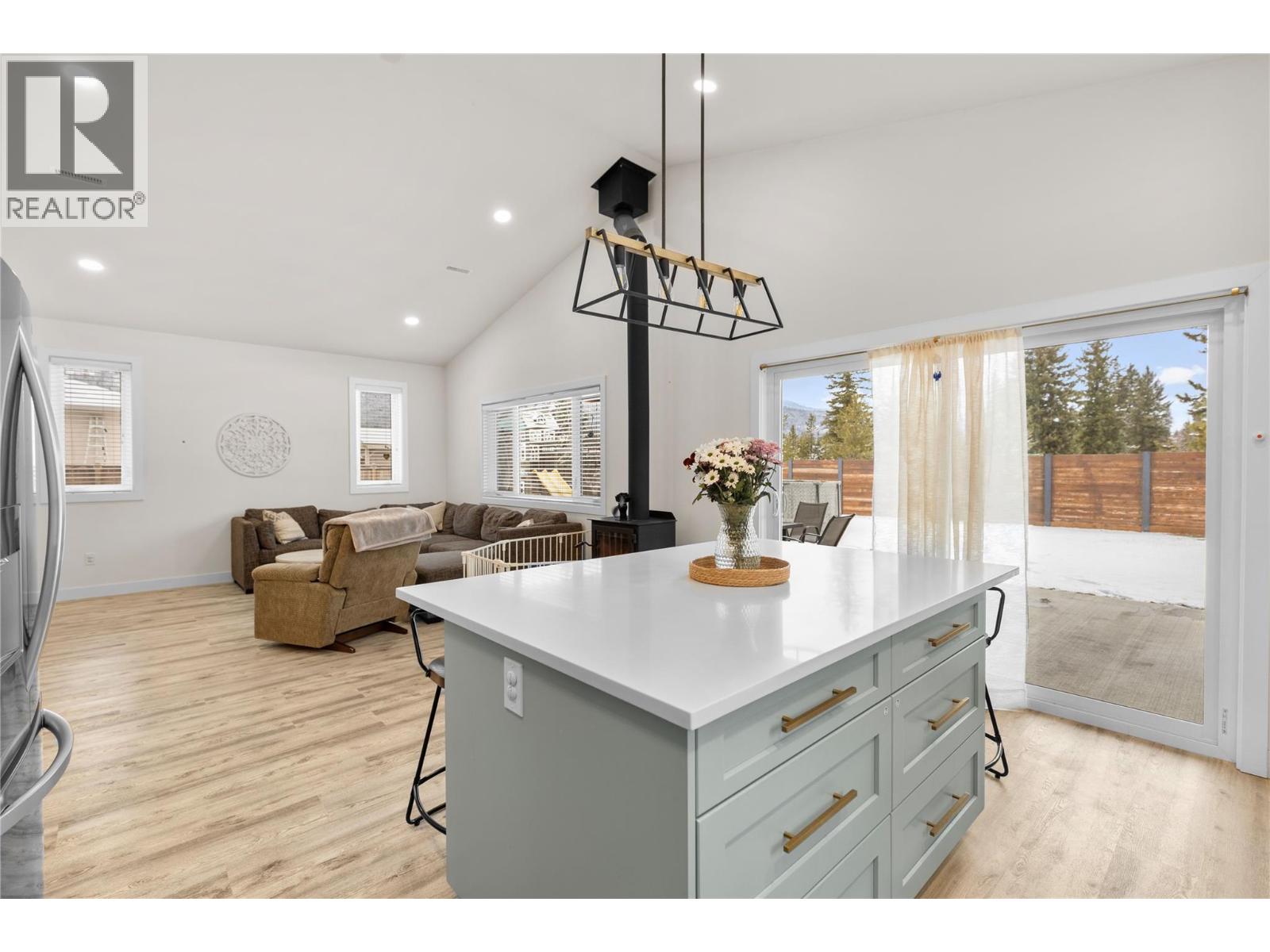 518 ORIOLE Way, Barriere