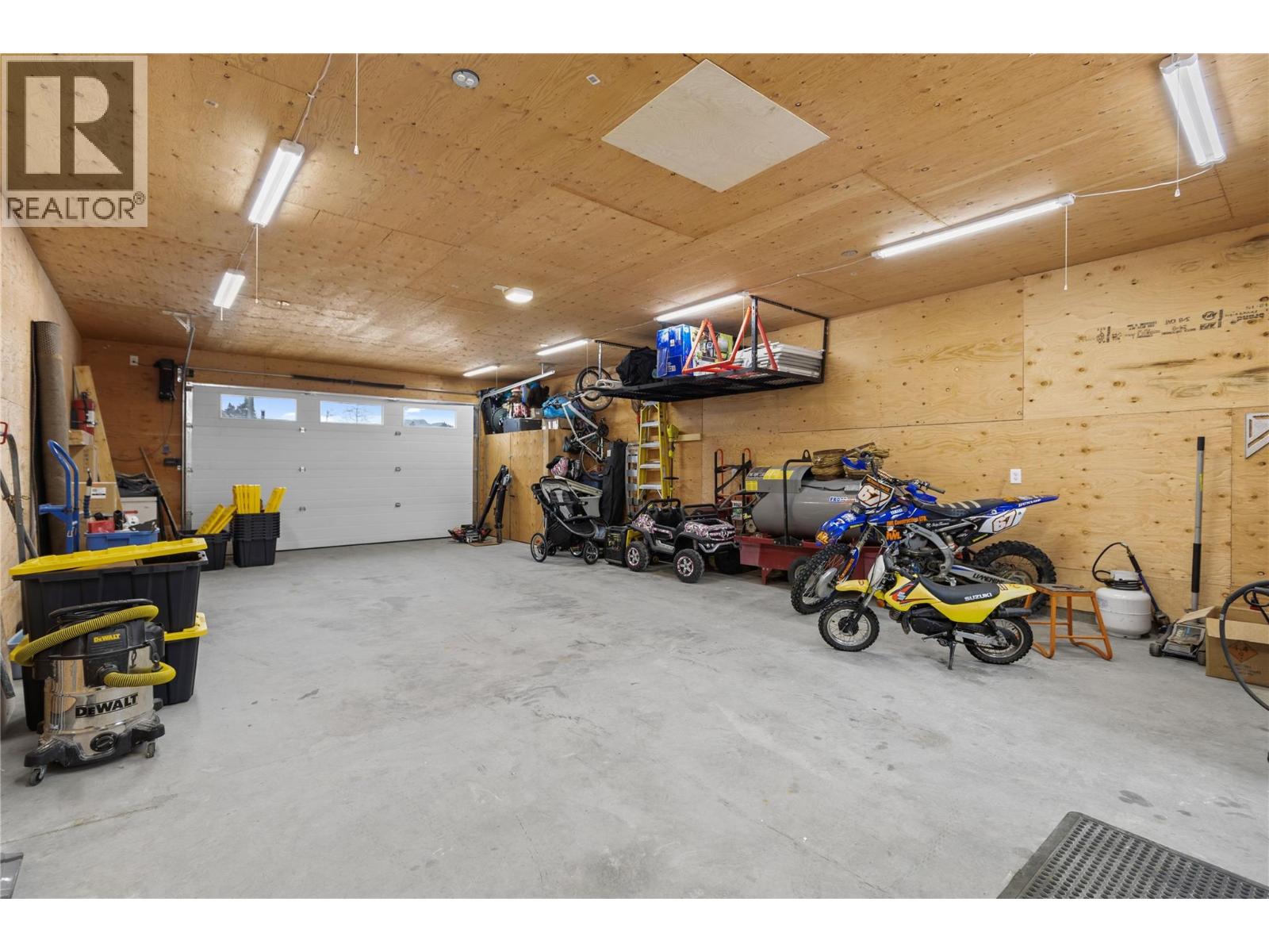 518 ORIOLE Way, Barriere