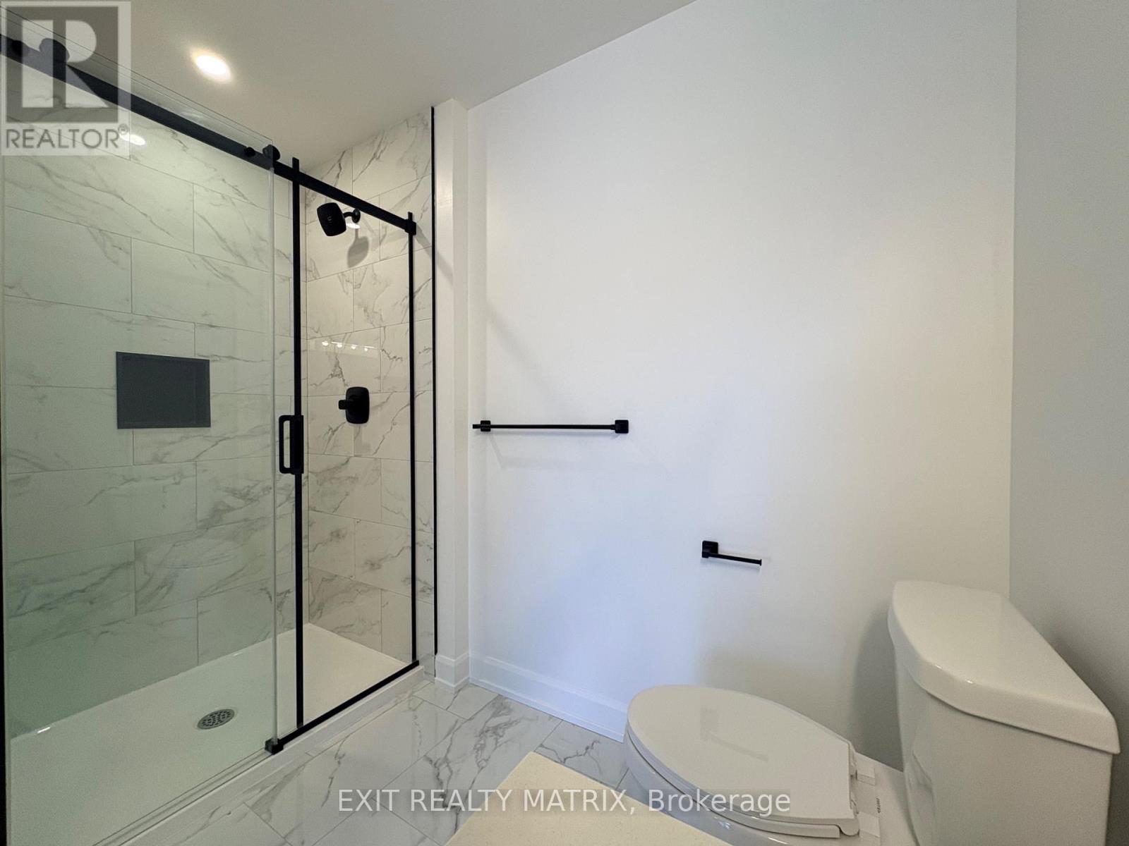 Master bed shower