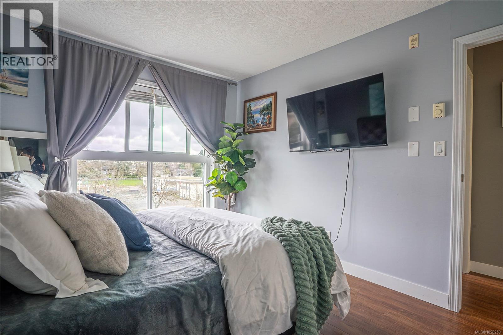 405 3460 Quadra Street, Saanich