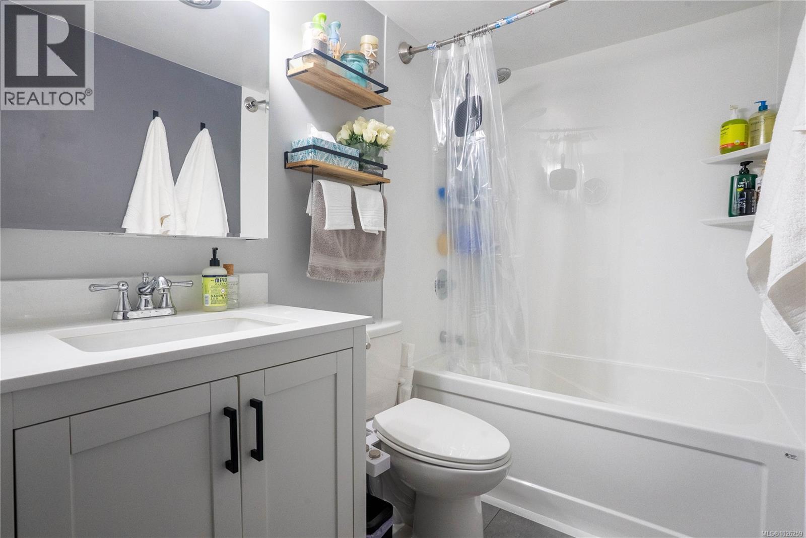 405 3460 Quadra Street, Saanich