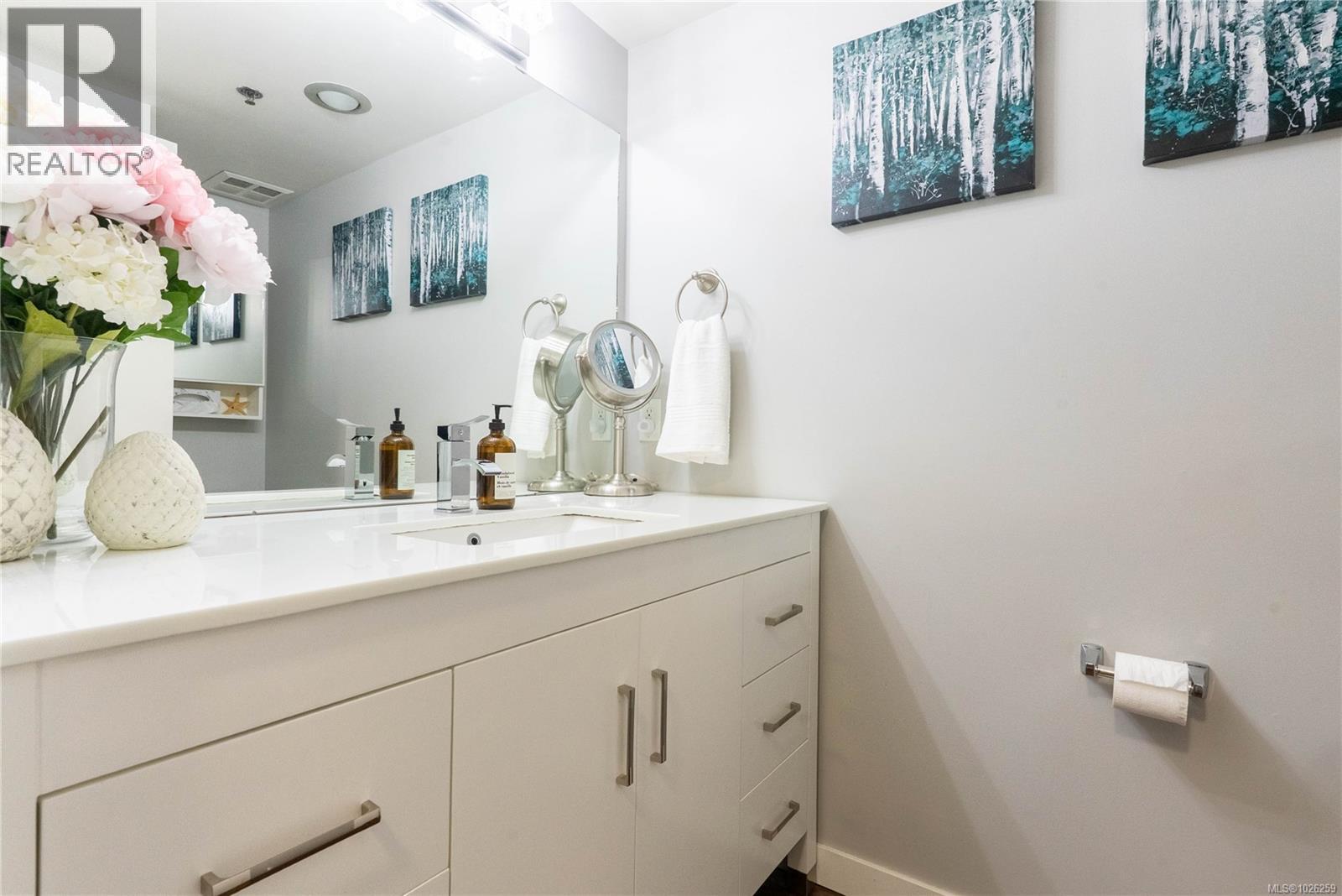 405 3460 Quadra Street, Saanich