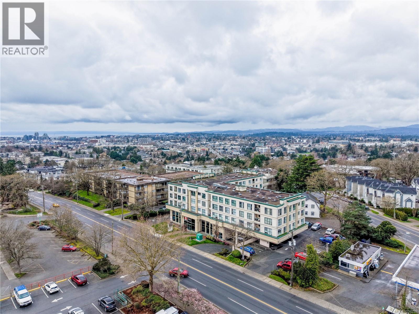 405 3460 Quadra Street, Saanich