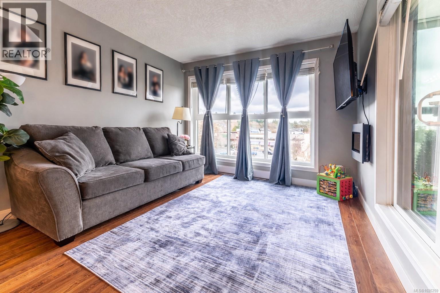 405 3460 Quadra Street, Saanich