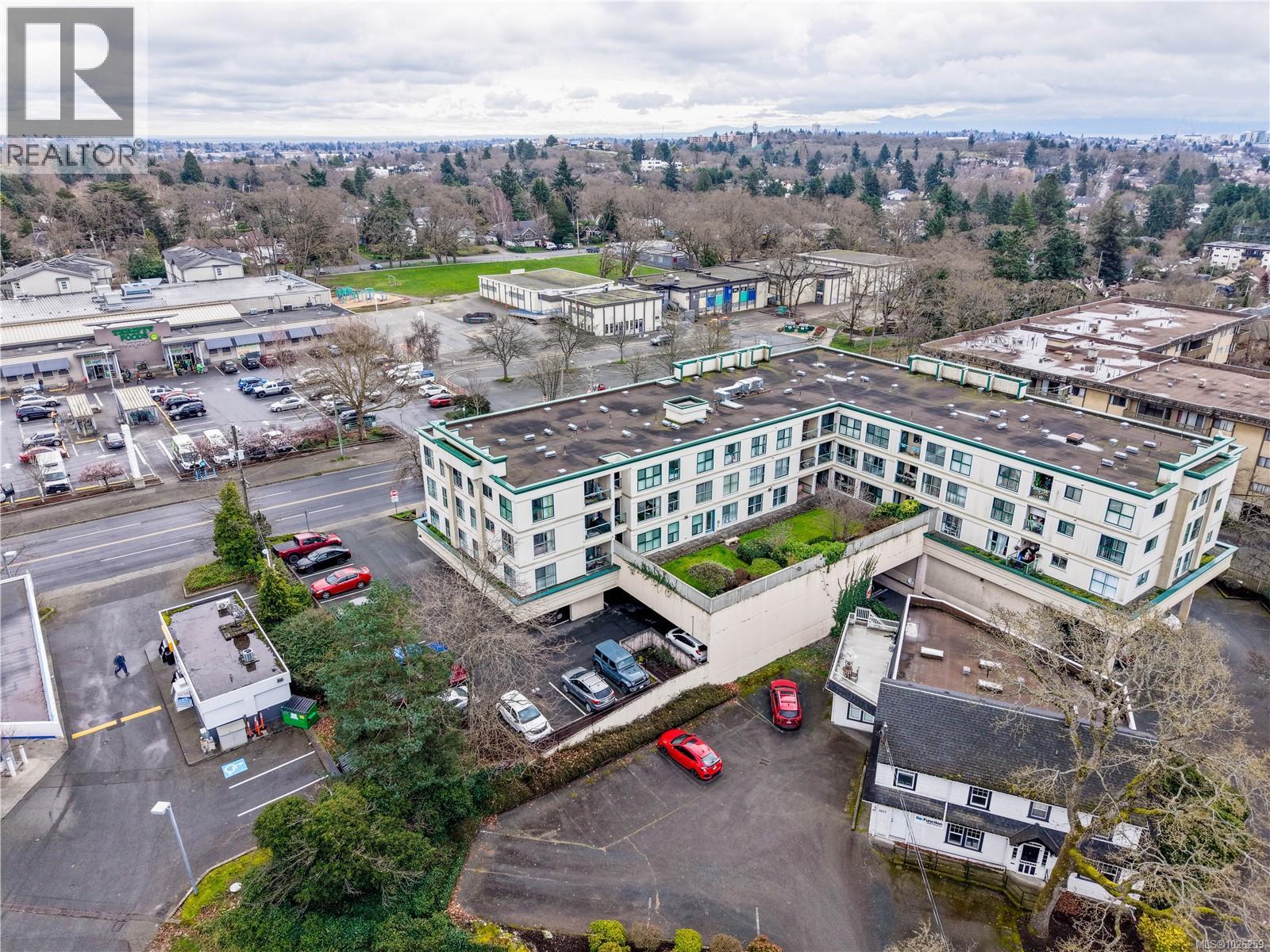 405 3460 Quadra Street, Saanich