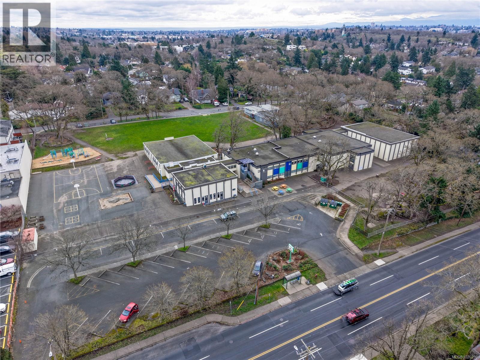 405 3460 Quadra Street, Saanich