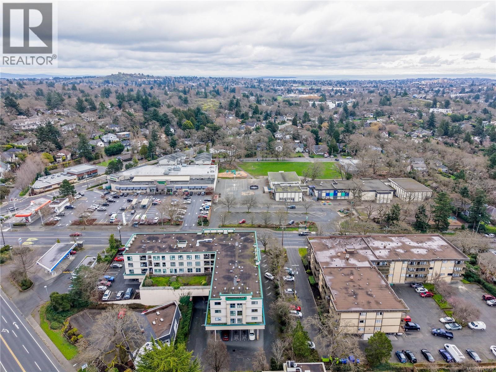 405 3460 Quadra Street, Saanich