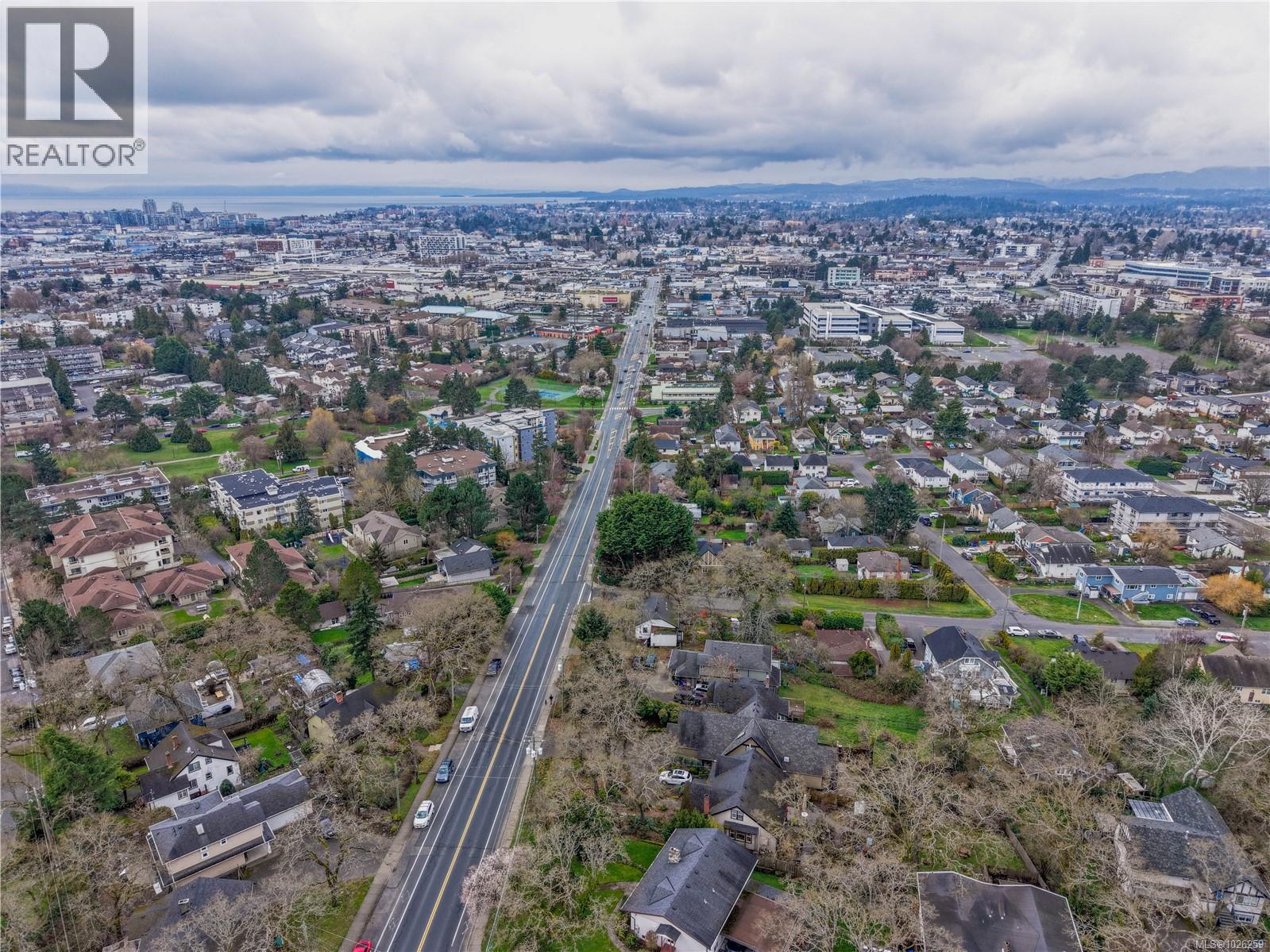 405 3460 Quadra Street, Saanich