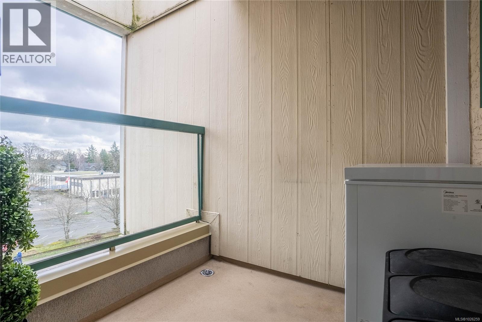 405 3460 Quadra Street, Saanich