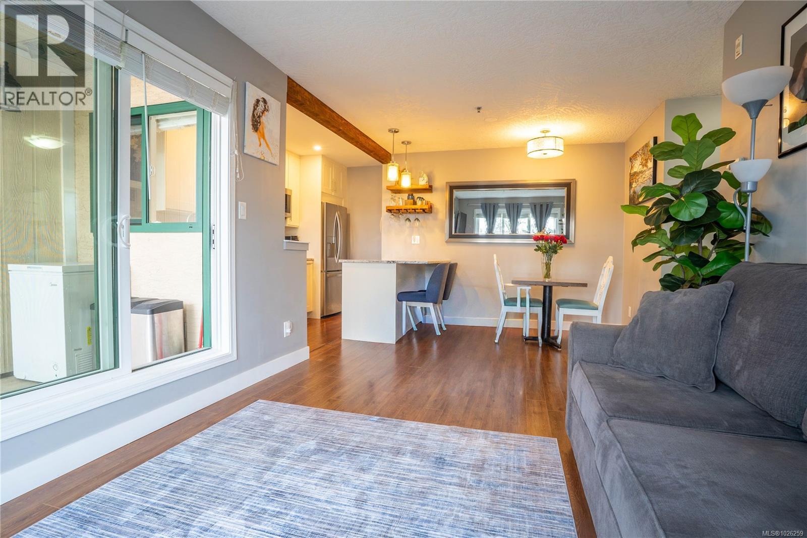 405 3460 Quadra Street, Saanich