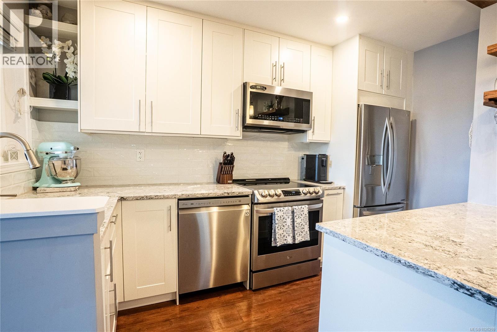 405 3460 Quadra Street, Saanich