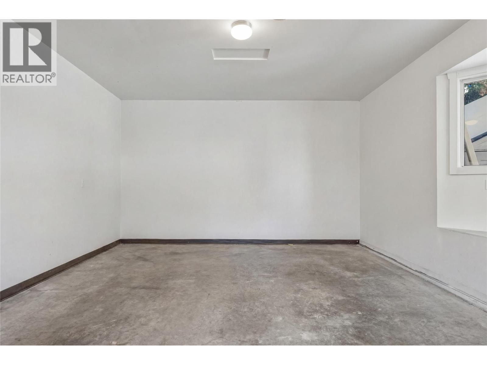 725 Monashee Road - 21
