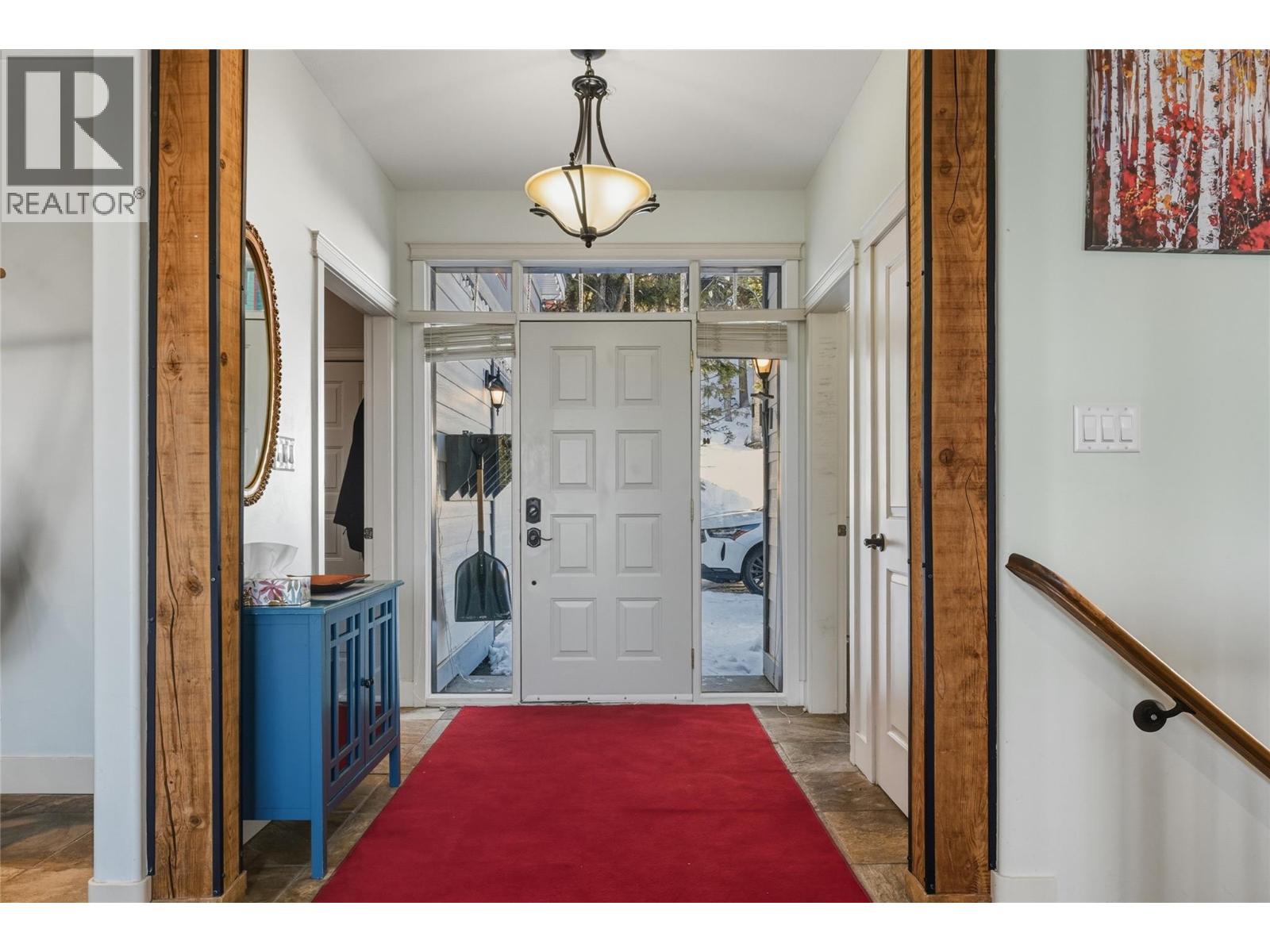 725 Monashee Road - 3