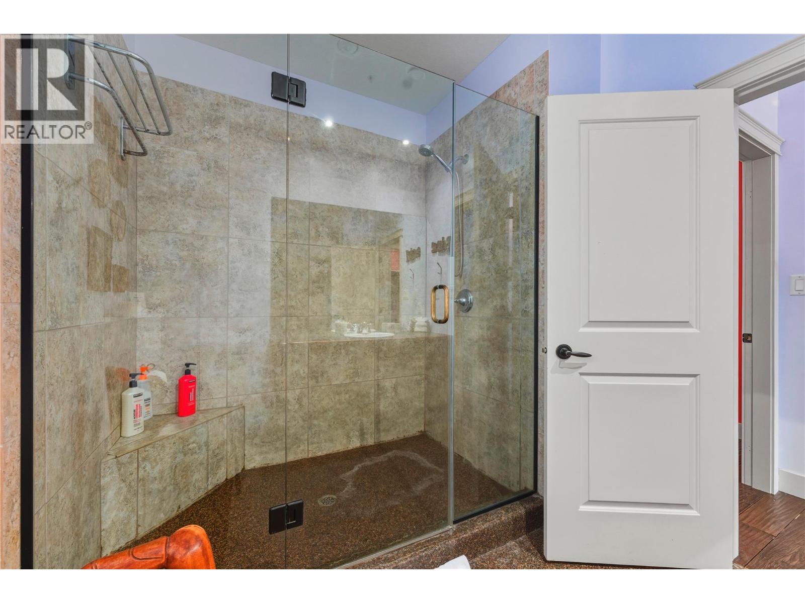 725 Monashee Road - 38