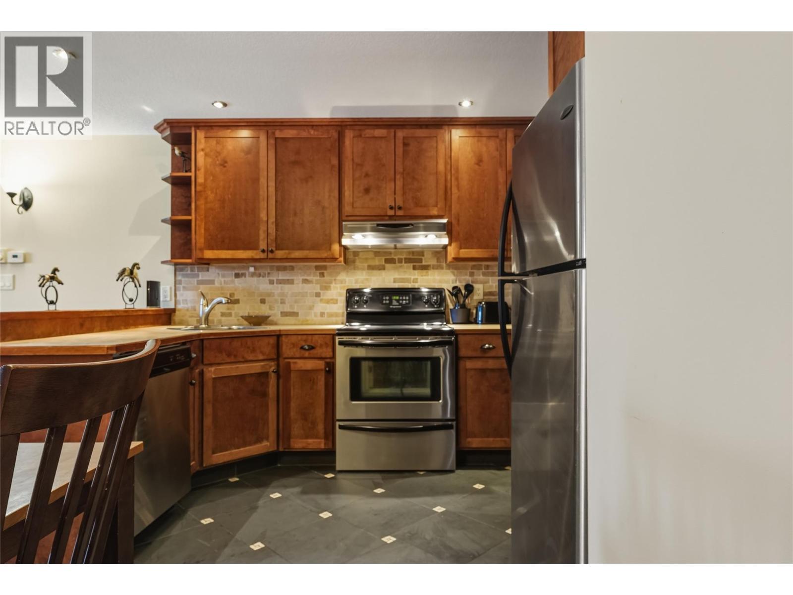 725 Monashee Road - 39