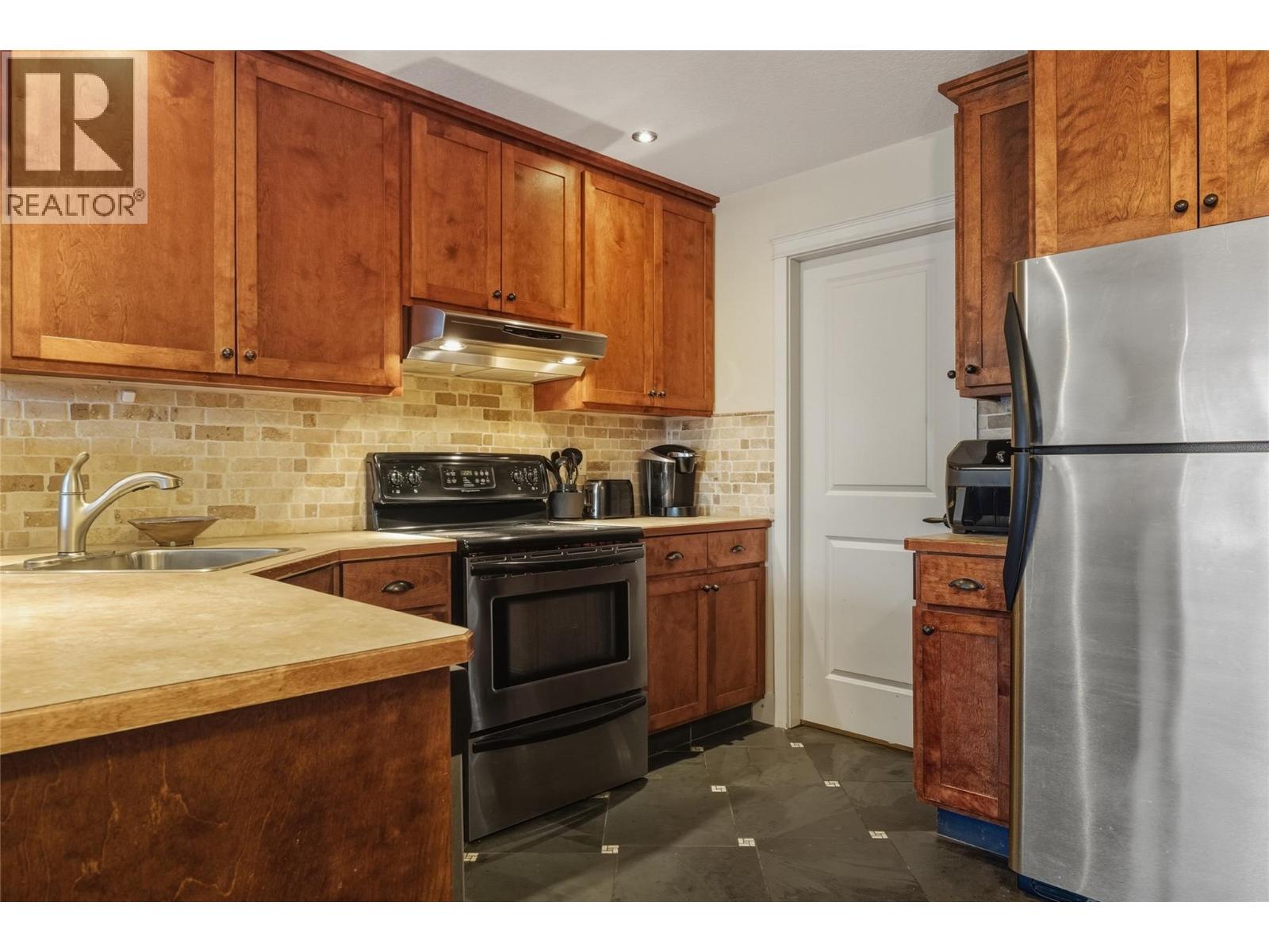 725 Monashee Road - 40
