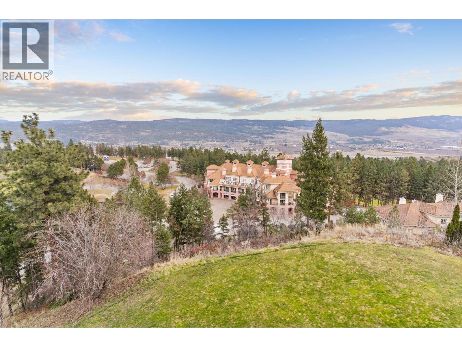 1616 1875 Country Club Drive, Kelowna
