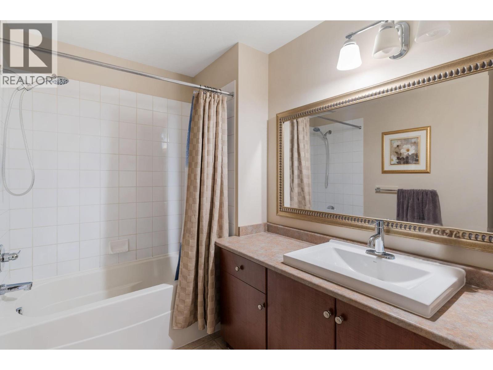 1616 1875 Country Club Drive, Kelowna