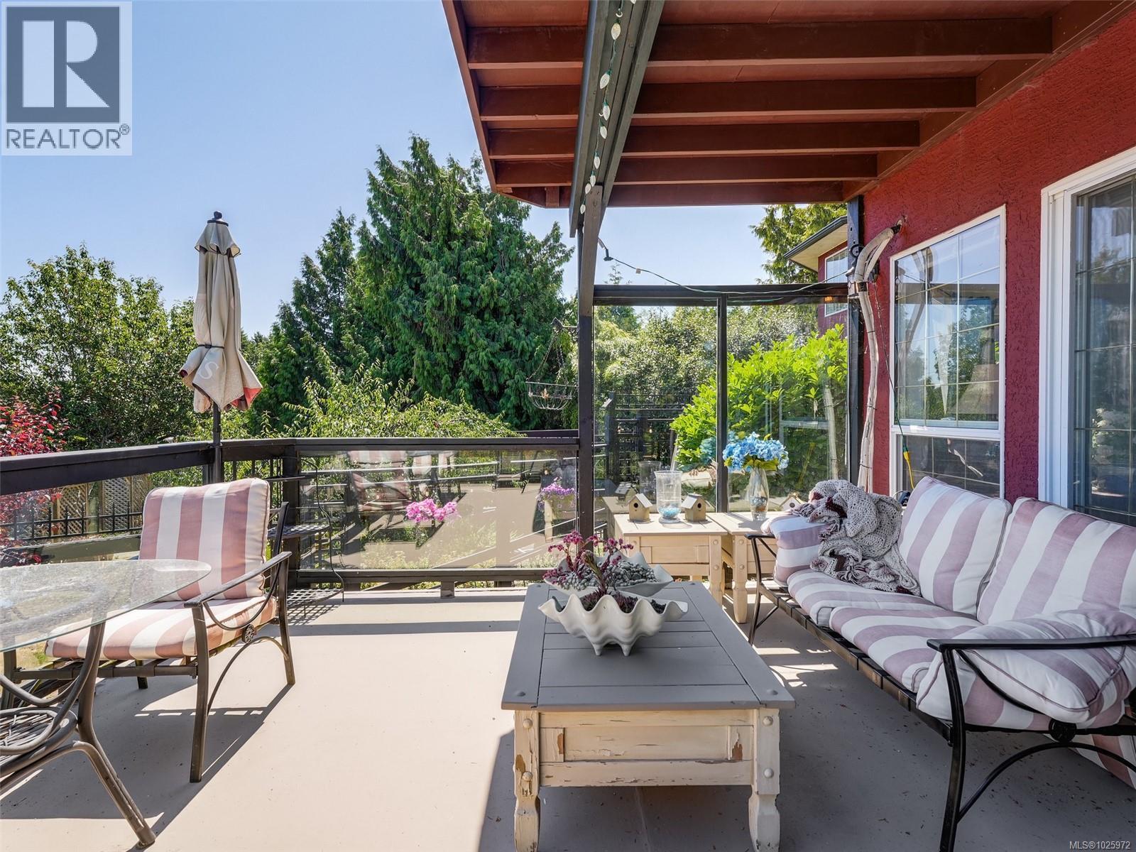  8626 Lochside Drive, North Saanich