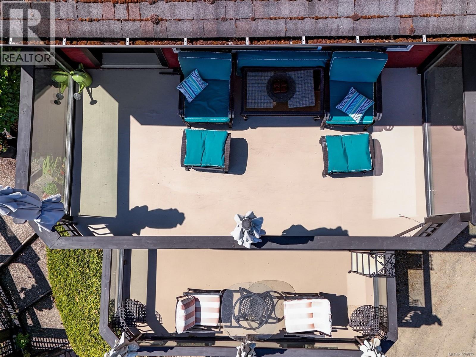  8626 Lochside Drive, North Saanich