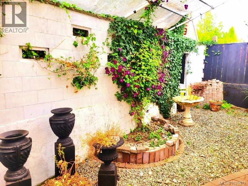  8626 Lochside Drive, North Saanich