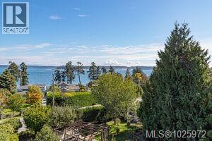  8626 Lochside Drive, North Saanich
