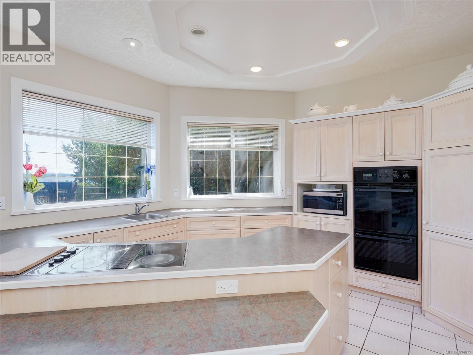  8626 Lochside Drive, North Saanich