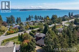  8626 Lochside Drive, North Saanich