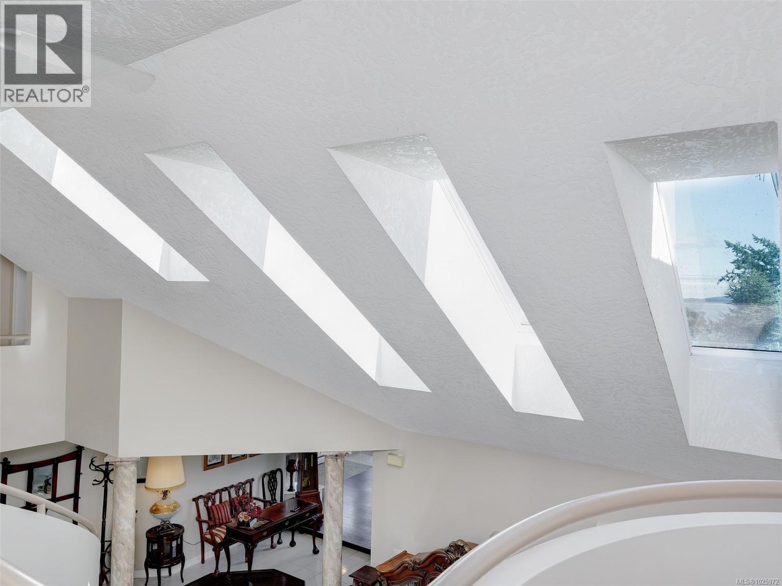  8626 Lochside Drive, North Saanich