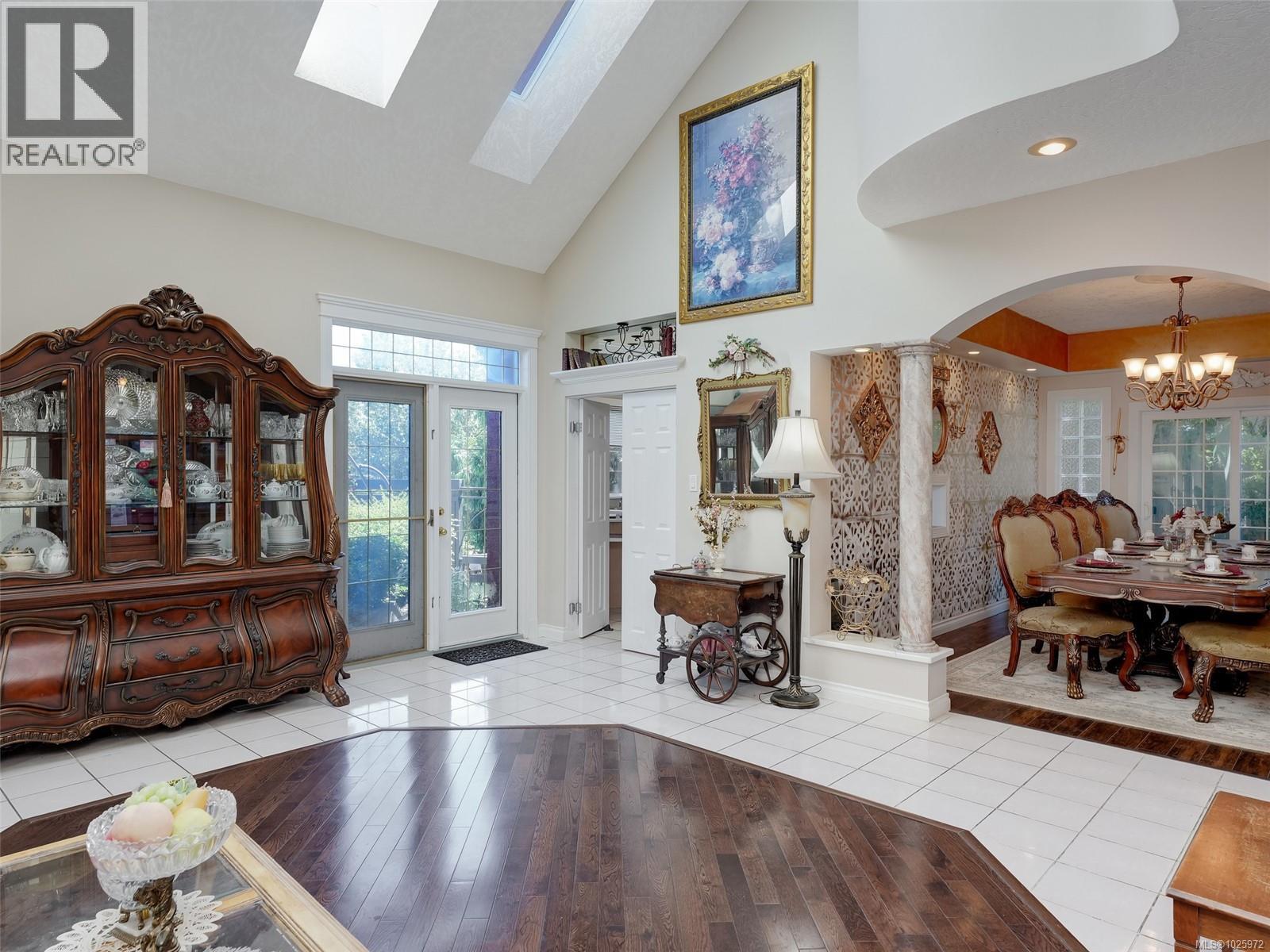  8626 Lochside Drive, North Saanich