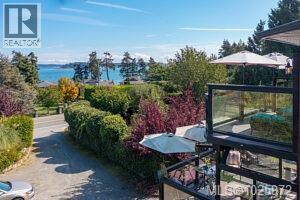  8626 Lochside Drive, North Saanich