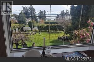  8626 Lochside Drive, North Saanich