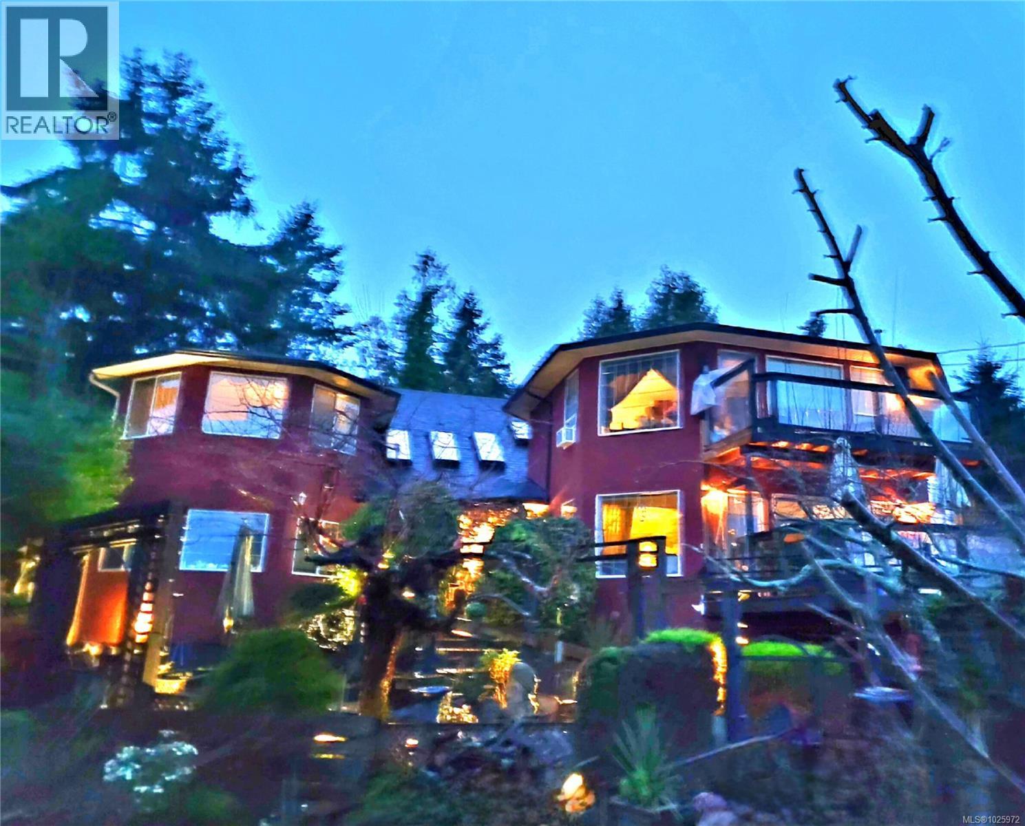  8626 Lochside Drive, North Saanich